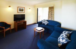Burnt Pine Hotel | Governors Lodge