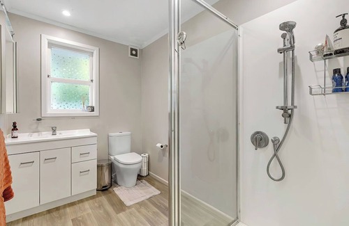 Otaki Casa | Grace Whenua Chalets (up to 20 ppl)