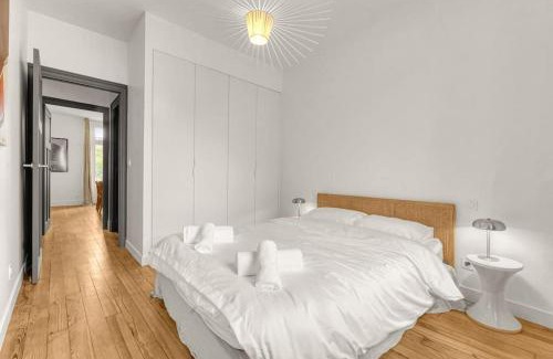 Guilhemery Apartamento | Grand Appartement Lumineux - Parking Privé - Clim