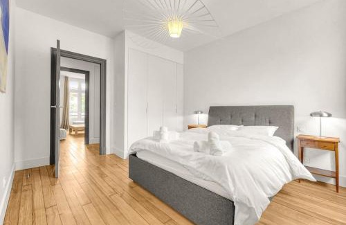 Guilhemery Apartamento | Grand Appartement Lumineux - Parking Privé - Clim