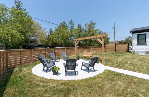 Grand Bend Casa | Grand Bend 5BR Retreat | Hot Tub, Fire Pit & BBQ