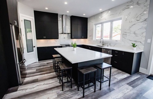 Grand Bend Casa | Grand Bend Modern Living Upper Unit with Separate Entrance Vacation Rental.