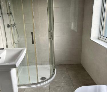 Omeath Hotel | Grand Central Hotel