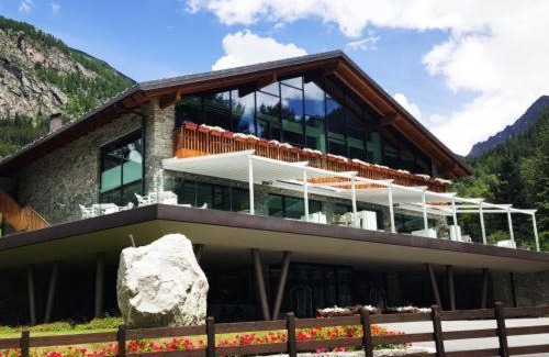 Courmayeur Hotel | Grand Hotel Courmayeur Mont Blanc, by R Collection Hotels