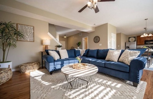 Westfield Casa | Grand Park minutes away sleeps 13