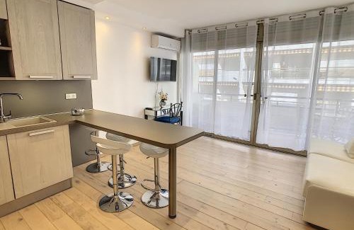 Cannes City Centre Apartamento | Grand studio cabine à côté des plages NER634