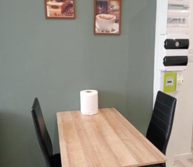 Villedieu-les-Poeles Apartamento | Grand studio centre-ville