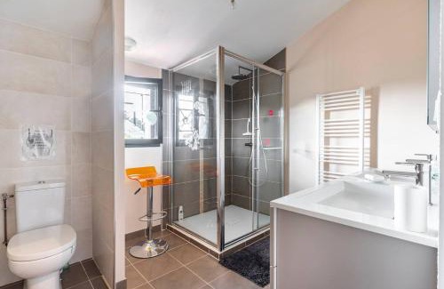 Labarthe-sur-Leze Cama Y Desayuno | Grande chambre privée avec salle de bain et WC