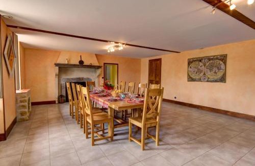 Lure Casa | Grande Maison Authentique avec Jardin Privé, Terrasse et VTT - Hébergement pour 15 Personnes - FR-1-496-109