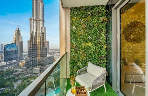 Downtown Dubai Apartamento | Grandeur 2 Bedroom Apartments I Burj Khalifa & Fountain Views I Free Parking, Gym, Pool, Wi-Fi & PS5 I by Skyline Serenity