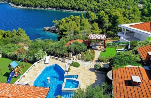 Vela Luka Complejo | Grandiose villa de piedra dálmata con apartamentos, piscina, jacuzzi, sauna