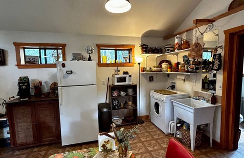 Jemez Springs Cabina | Grandmas Groovy Getaway