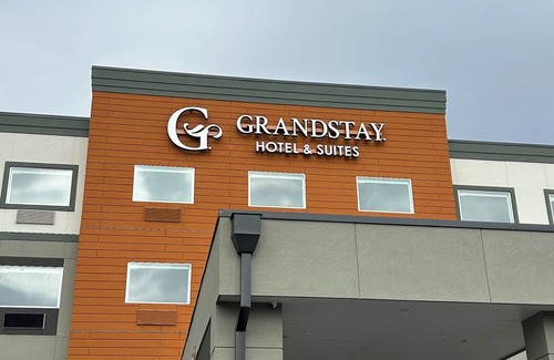 Kaukauna Hotel | GrandStay Hotel & Suites Kaukauna