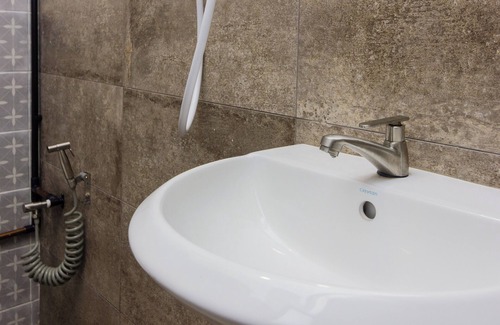 Benggali Hotel | Great 5BR Garden Inn by uBook