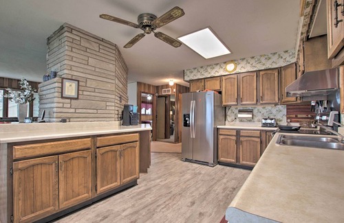 Grand Junction Casa | ¡NUEVO! Great Bear Lake Home w / muelle privado, pozo de fuego