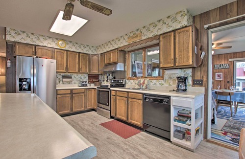 Grand Junction Casa | ¡NUEVO! Great Bear Lake Home w / muelle privado, pozo de fuego