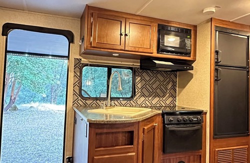 Nevada City Casa | Great Cozy 2-bedroom rv with WiFi, AC in Nevada City, awesome pool and hot tub!