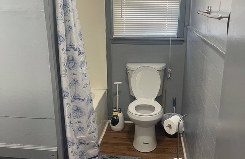 Brownsville Casa | Great Home in Brownsville, Tennessee 1 Single Bedroom Available for Lodging.