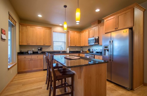 Hood River Casa | Great Hood River Location! Great Ski house!