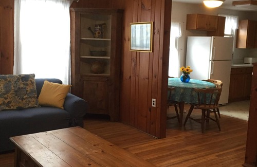 Bolton Landing Casa | ¡BUENA CASA! UBICACIÓN PERFECTA! RECIENTEMENTE RENOVADO DE 4 HAB, 2 BAÑOS - ¡CAMINA POR TODAS PARTES!