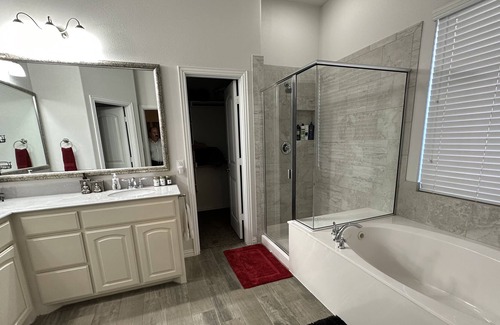 Keller Casa | Great Keller house close to DFW airport swimming pool hot tub and movie theatre