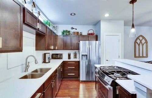 Dawson Casa | Great location-Beautiful Austin Home-in SoCo 4BR, 3.5BA