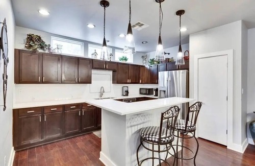 Dawson Casa | Great location-Beautiful Austin Home-in SoCo 4BR, 3.5BA