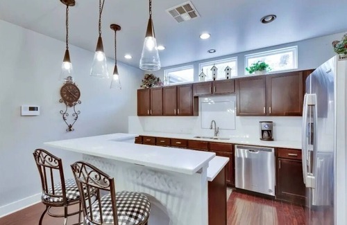 Dawson Casa | Great location-Beautiful Austin Home-in SoCo 4BR, 3.5BA