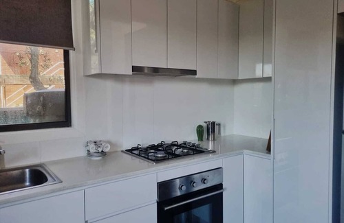 Gorokan Cabaña | Great location, close to shops, clubs, beaches and the M1