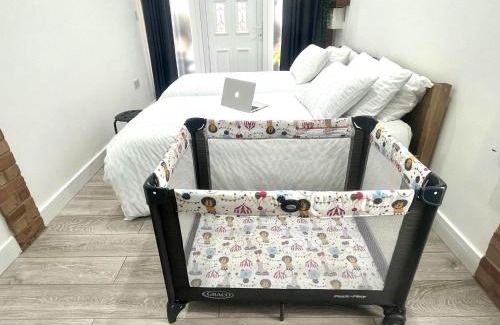 Luton Apartamento | Great Studio near Airport - SUPER HOST 2 YEARS RUNNING!