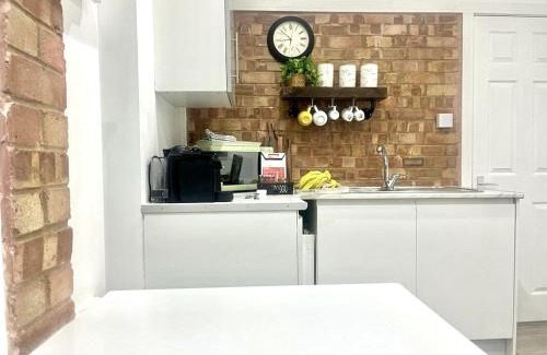 Luton Apartamento | Great Studio near Airport - SUPER HOST 2 YEARS RUNNING!