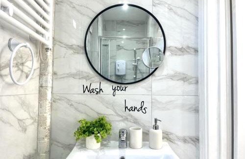 Luton Apartamento | Great Studio near Airport - SUPER HOST 2 YEARS RUNNING!