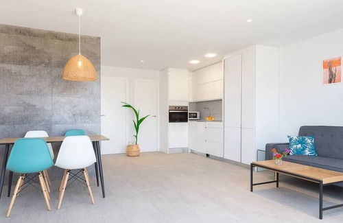 Gran Alacant Apartamento | Great Top Apartment: Sea views, terrace and pool