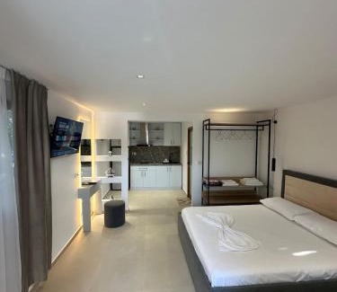 Ksamil Villa | Green cottage