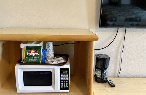 Wapiti Hotel | Green Creek Inn and RV Park