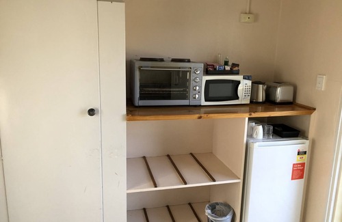 Lavington Hotel | Green Door Motel