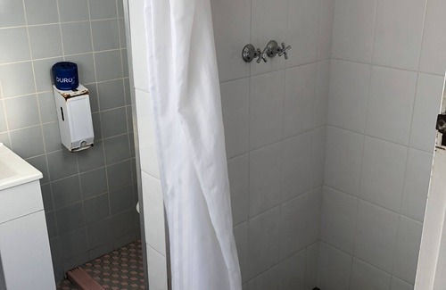 Lavington Hotel | Green Door Motel