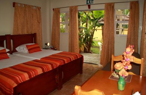 Les Coteaux Cama Y Desayuno | Green Haven Cottage