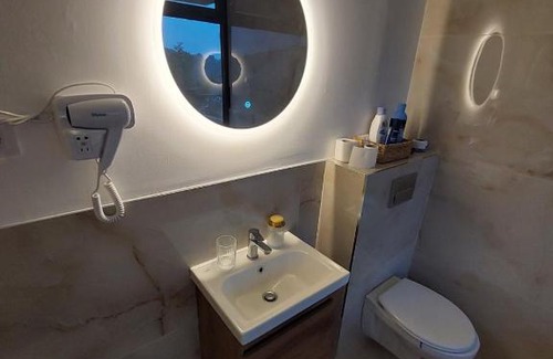 Petrovaradin Cabina | Green Hills