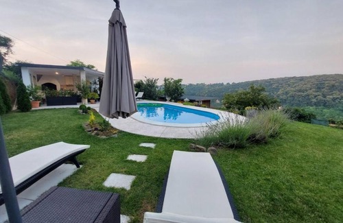 Petrovaradin Cabina | Green Hills