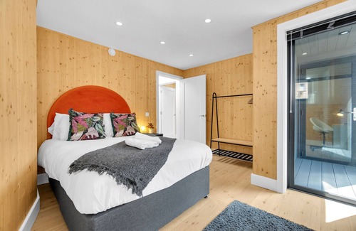 Hove Casa | Green Mews Houses with free parking by My Getaways