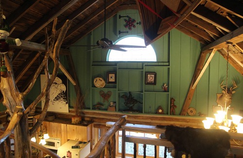 Amherst Cabaña | Cabina loft verde, única, cómoda y abierta