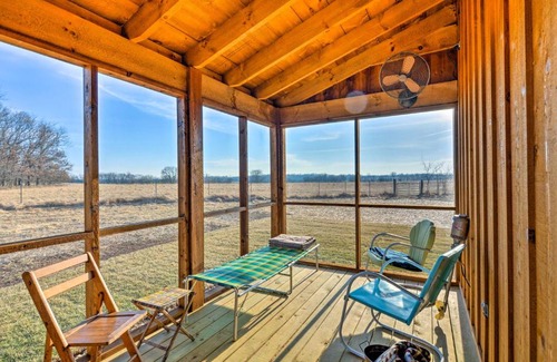 Greenfield Casa | Greenfield Cabin with Screened-In Porch and Fire Pit!