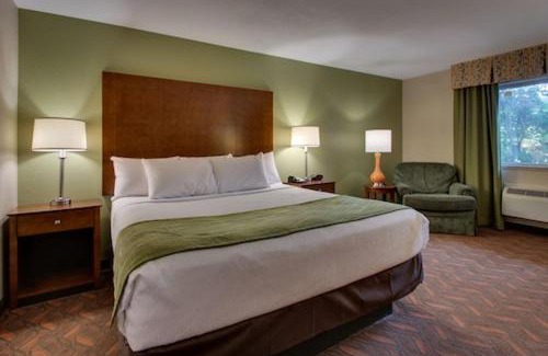 Elizabethtown Hotel | Greenfield Inn & Suites Elizabethtown, KY I65 Exit 94