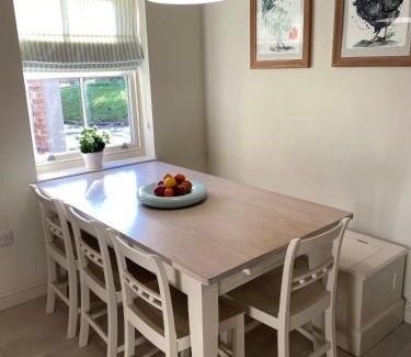 Sheriff Hutton Casa | Grooms Cottage by Sheriff Hutton Castle near York