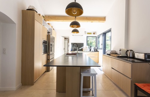 Fontvieille Villa | Planta baja de la casa; a 5 minutos del centro de la ciudad