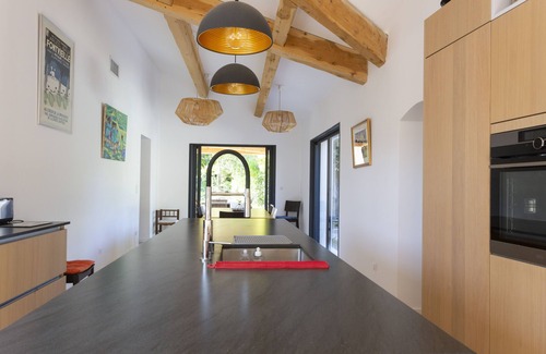 Fontvieille Villa | Planta baja de la casa; a 5 minutos del centro de la ciudad