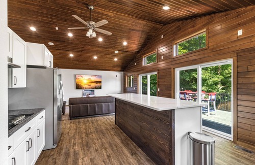 Sarona Cabina | Grumpys Lookout Condo - Upper Unit