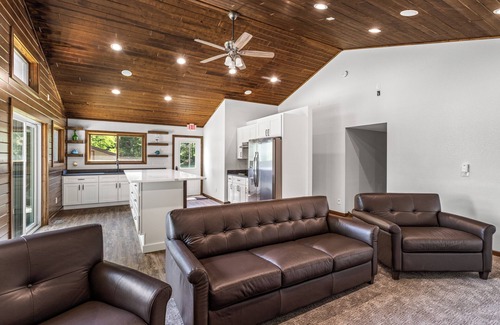 Sarona Cabina | Grumpys Lookout Condo - Upper Unit