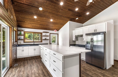 Sarona Cabina | Grumpys Lookout Condo - Upper Unit